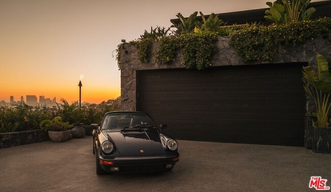 Photo - 1851 N Stanley Ave