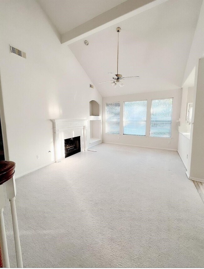 Photo - 815 Featherbrook Ct