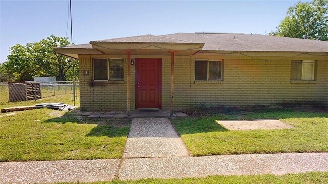 Building Photo - 16567 Farm to Market Rd 2154 Unit 9