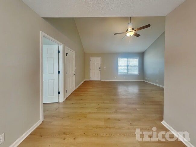 Photo - 252 Senator Dr