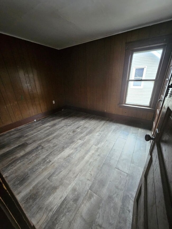 Photo - Upper 3 bedroom unit