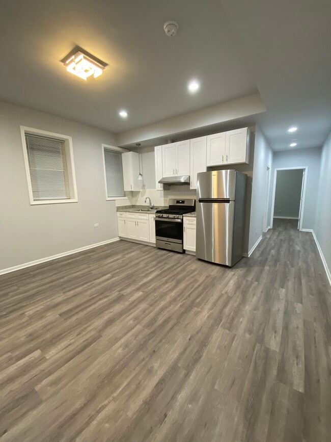 Building Photo - 2893 S Archer Ave Unit 2