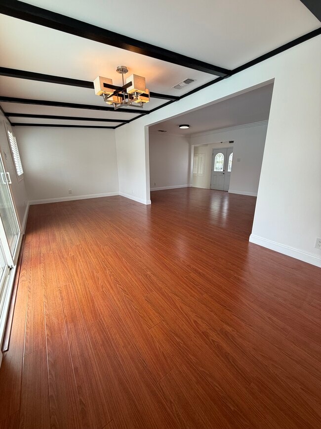 Photo - 17346 Martha St