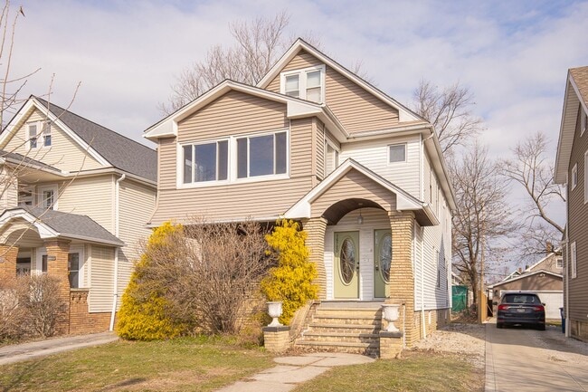 Building Photo - 14718 Bayes Ave Unit UP