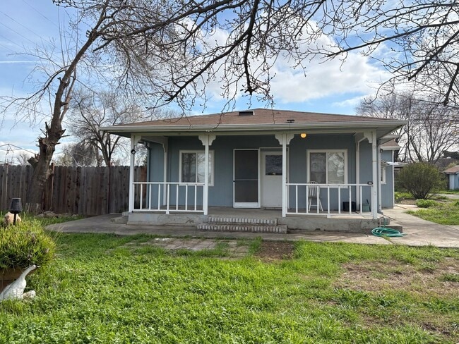 Building Photo - Country Like 2 Bedroom 2 Bath Single Story Home