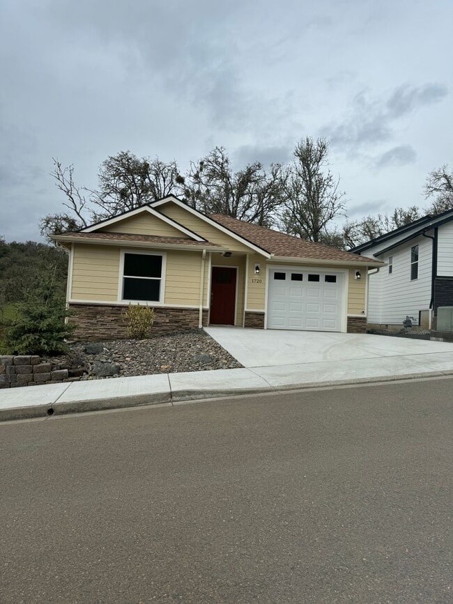 Building Photo - Newer 2 bedroom 2 bath home with office in 55+ Community