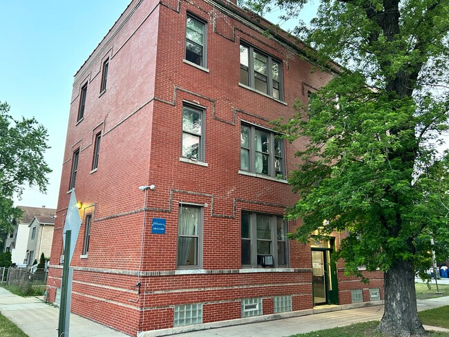 Building Photo - 1500 48th Ct Unit 3W