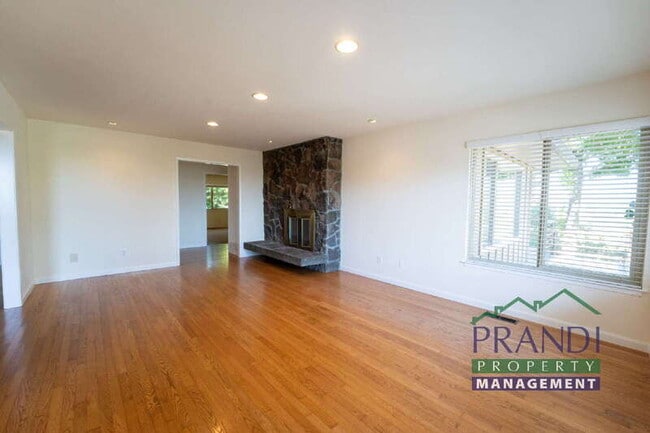 Photo - 20 Portola Ave