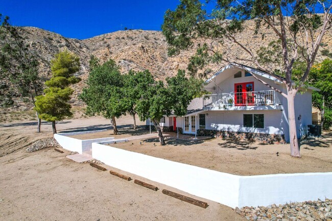 Building Photo - Fully Furnished Home