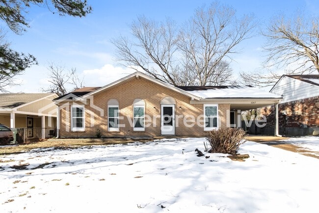 Building Photo - 5267 Broken Oak Dr