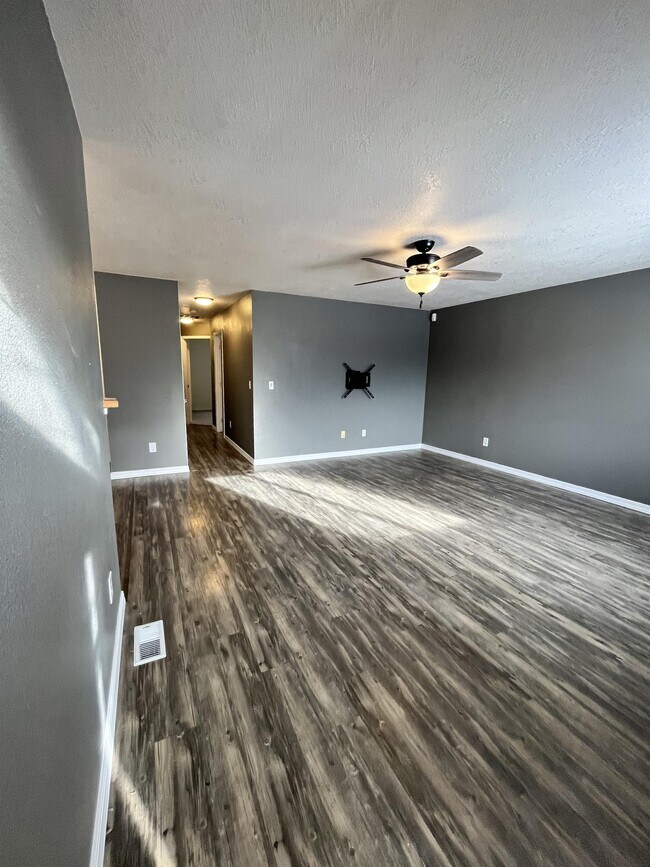 Photo - 950 Gregory Ln