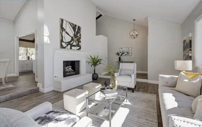 Building Photo - Spacious Single Family Home
