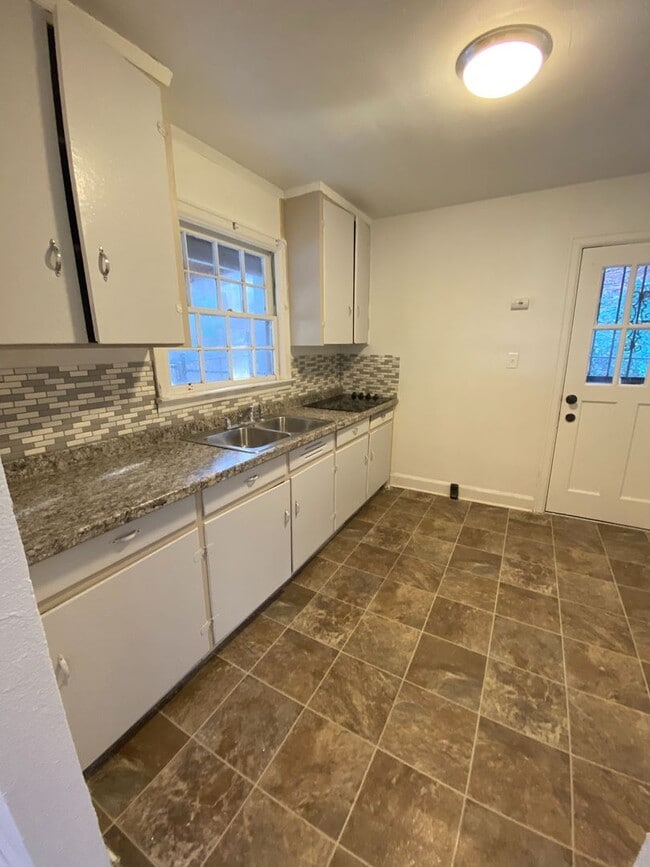 Photo - 2109 Thomas Ave