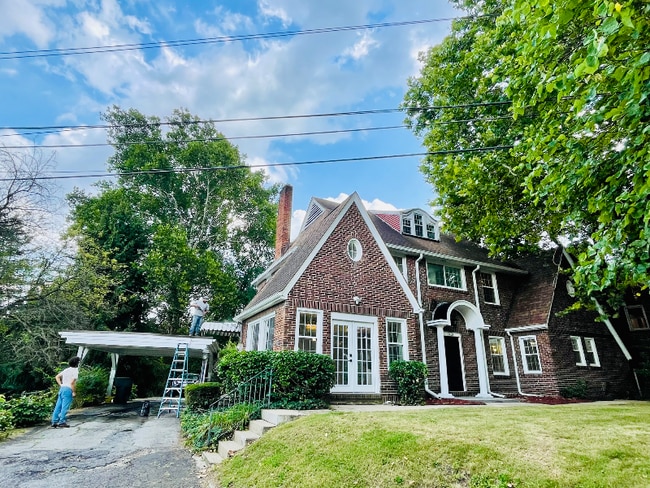 Photo - 2421 Airport Dr