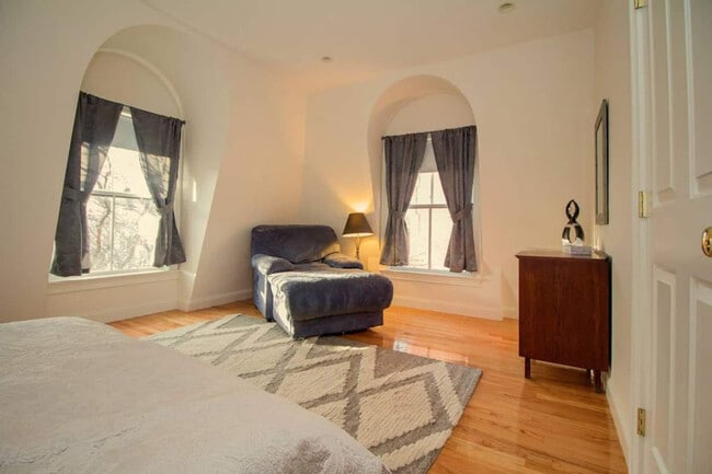 Building Photo - 1 Harvard Square Rental
