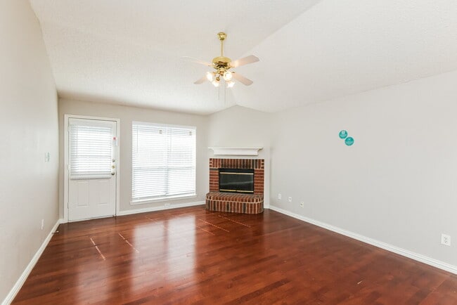 Photo - 1844 Overland St