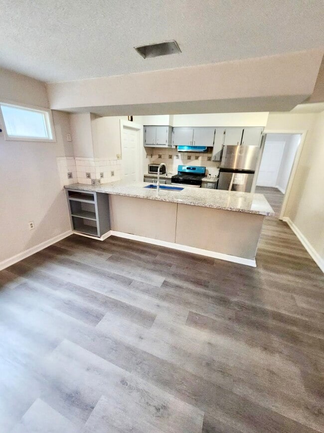 Photo - 2840 Belden St