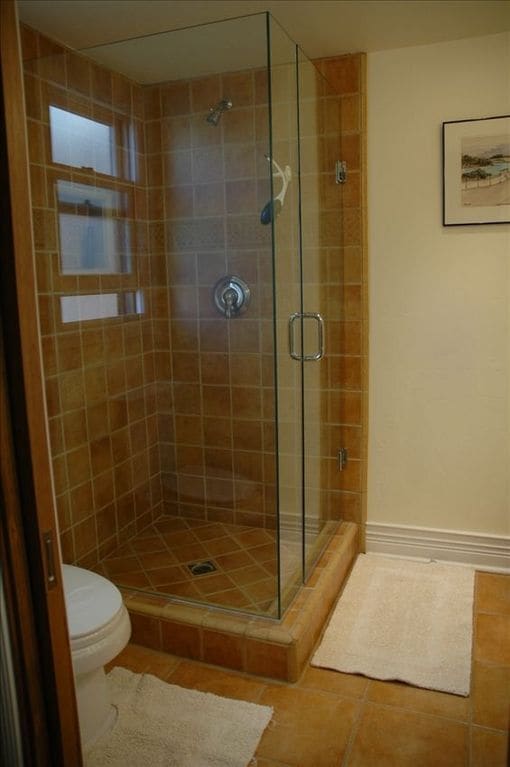 Upstairs bath with shower - 501 Beach Dr Casa Adosada