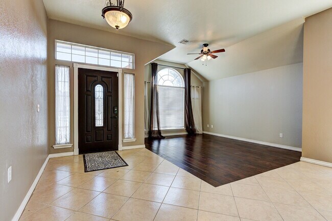 Photo - 2908 Glasgow Dr