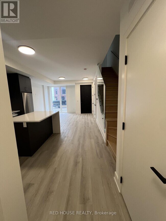 Photo - 120 Everett Cmn