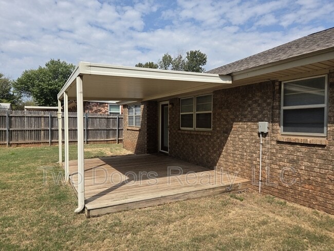 Photo - 904 E Hills Dr