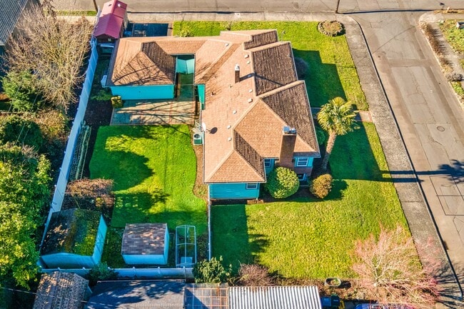 Photo - 1910 NE Cramer St