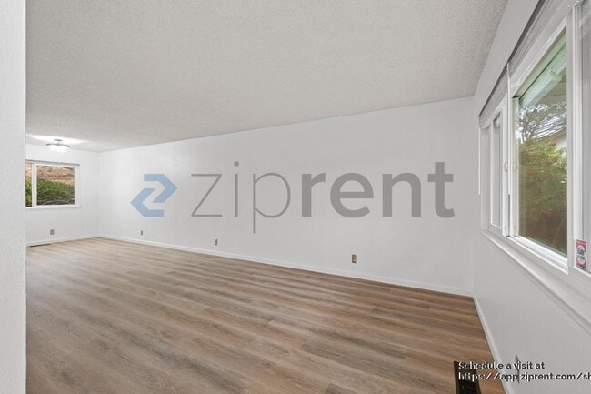 Photo - 60 Deerhaven Pl