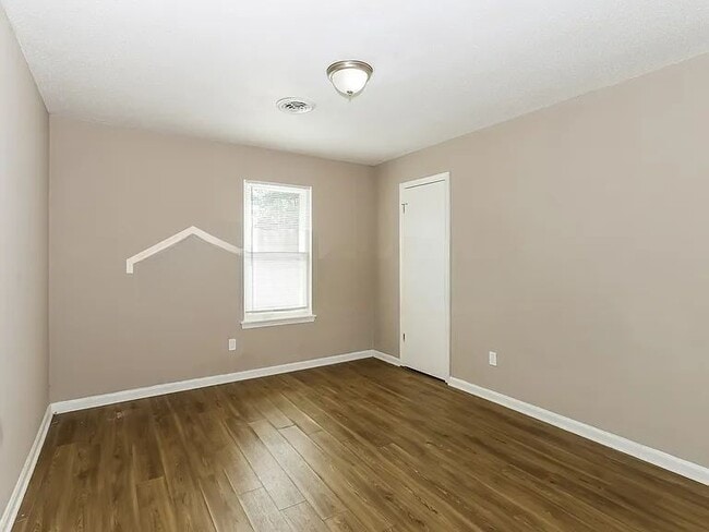 Photo - 255 Oak Lake Dr