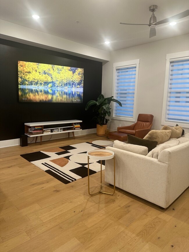 Photo - 1093 Robert Smalls Way