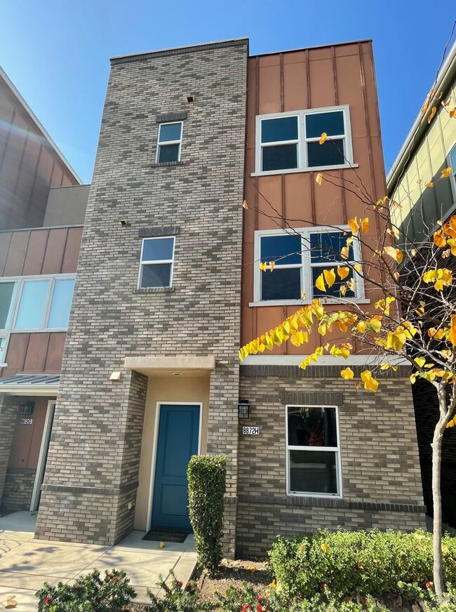 Beautiful 3 Bedroom 2.5 Bath Condo! - Beautiful 3 Bedroom 2.5 Bath Condo!