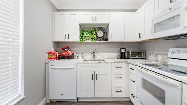 Photo - 871 Worcester Ln