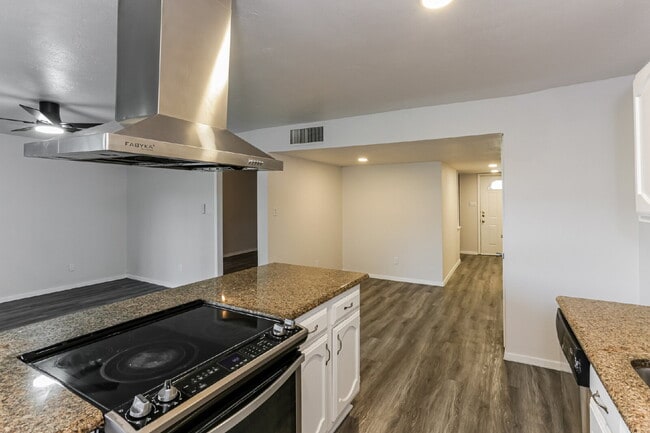 Photo - 507 Button Dr