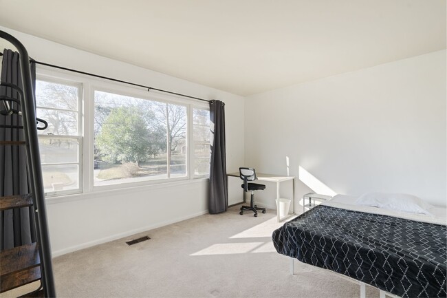 Photo - 2219 Euclid Rd NW