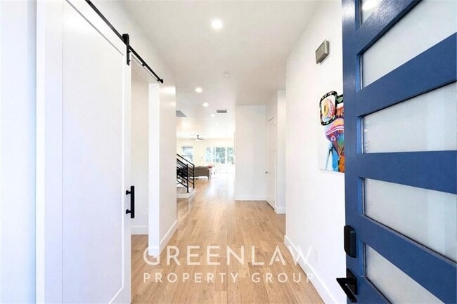 Photo - 2785 Memorial Dr SE