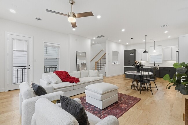 Photo - 714 W Donovan St