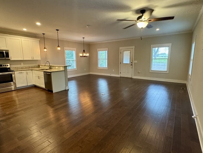 Photo - 200 Banks St