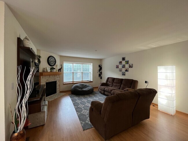 Living Room - 7171 W Rawson Ave Unidad 7171