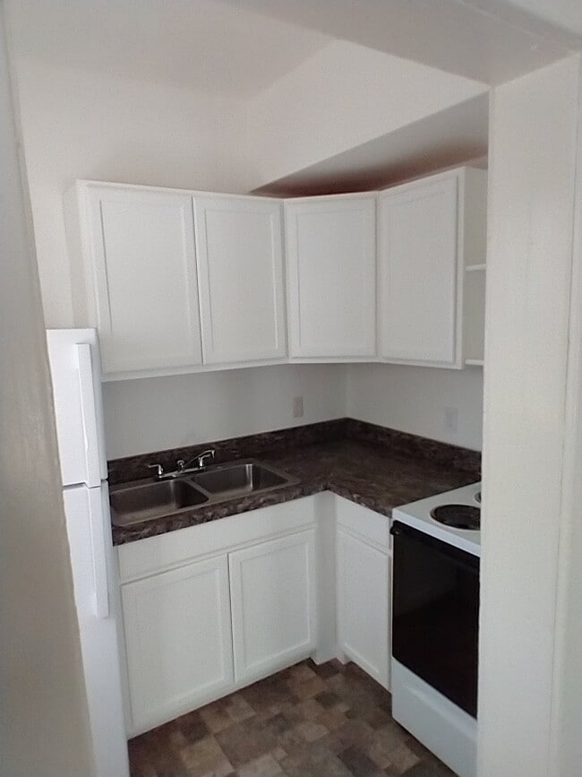 Building Photo - 302 Maple St Unit 4