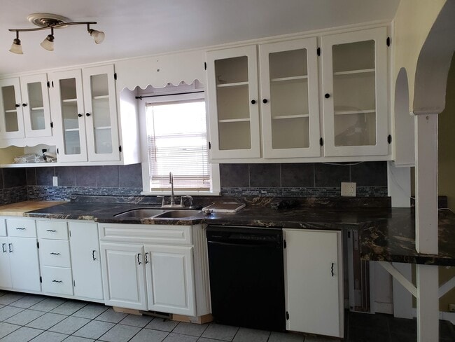 Photo - 1748 W Grand Ave