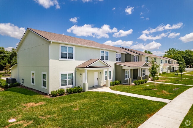 78 Eleven Oaks Cir Eustis, FL 32726-4300