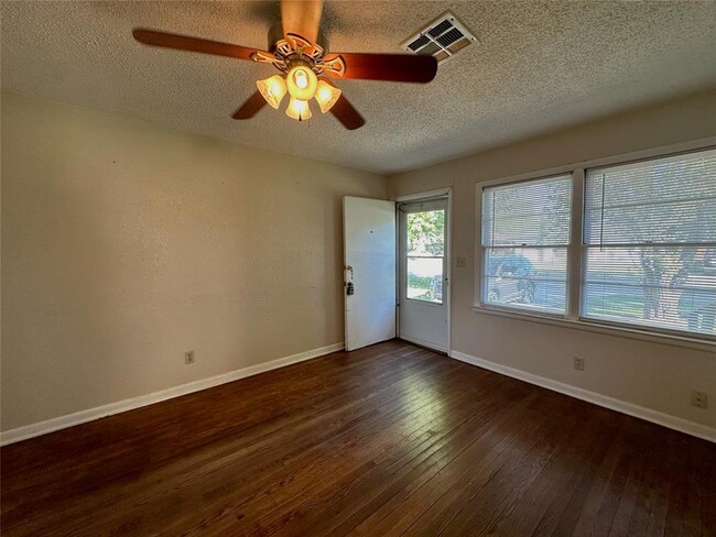 Photo - 708 Denison Dr