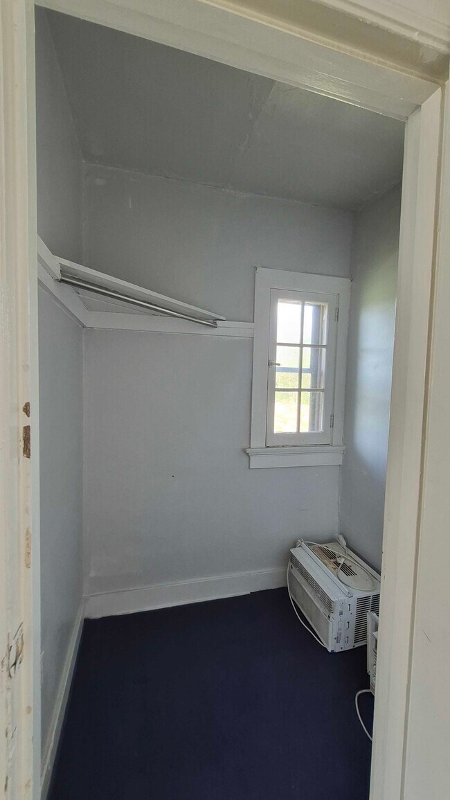 Photo - 300 Oxford Ave Unit 4