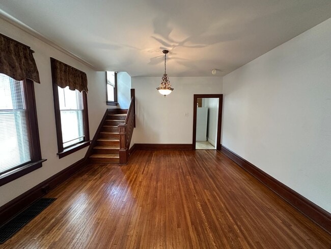 Photo - Thurman Ave 273-275 WAG Unidad 275