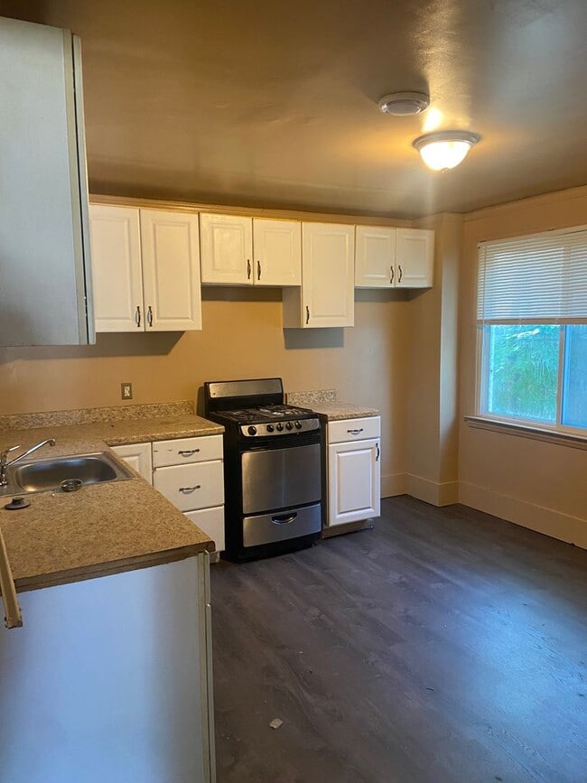 Photo - 3 Bedroom Bungalow - $1300