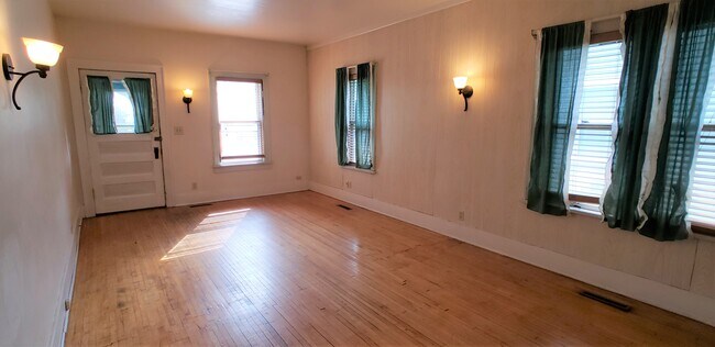 Photo - 1023 18th Ave SE