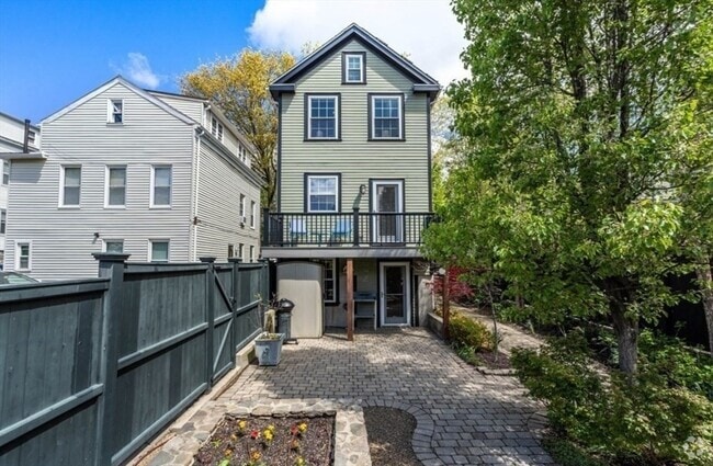 Building Photo - 66 Thorndike St Rental