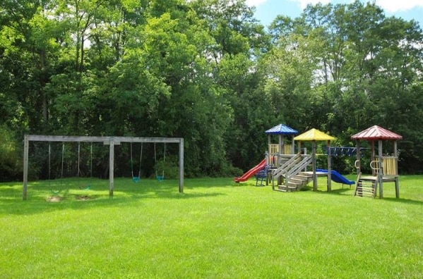 Área de juegos para niños - Red Coach Village