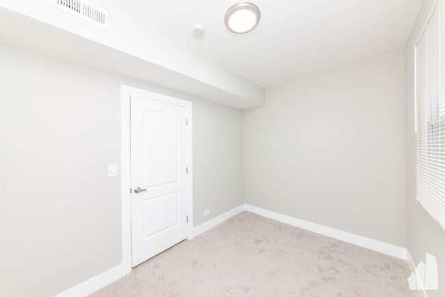 Photo - 2923 N Avers Ave Unit #1