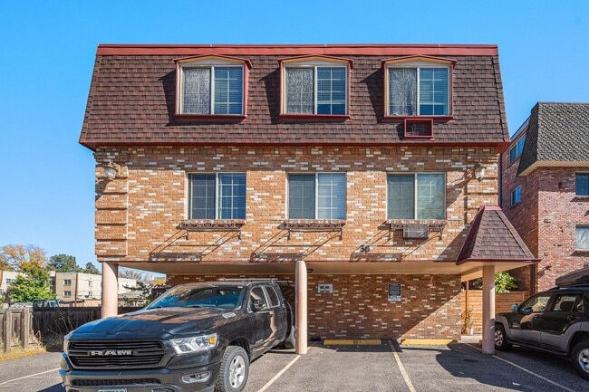 Building Photo - Spacious 1 Bed 1 Bath in the heart of Capi...