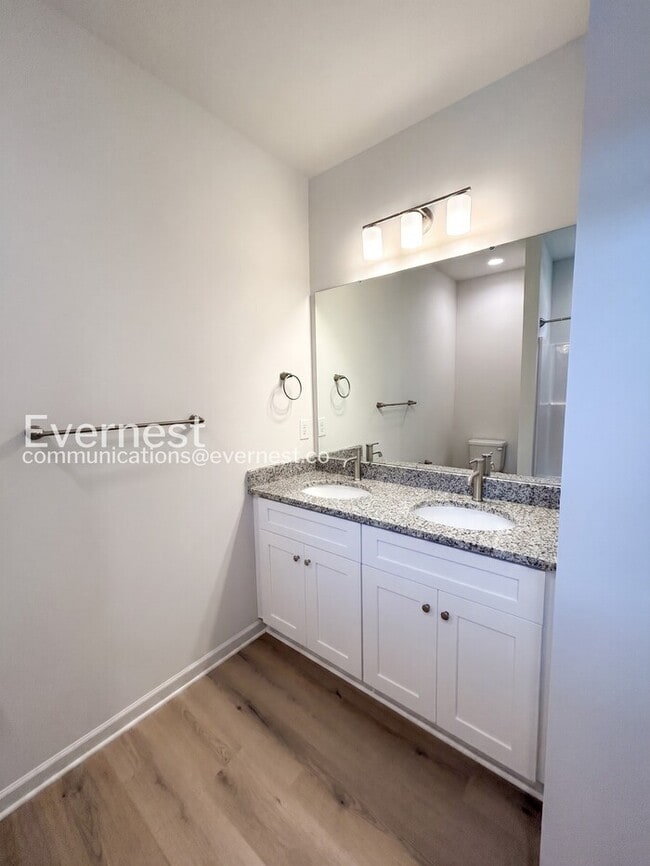 Photo - 725 N McFarland St